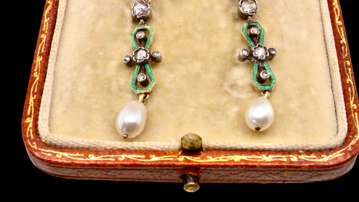 Vintage Earrings: A Guide to Styles, Eras, and What to Look For
