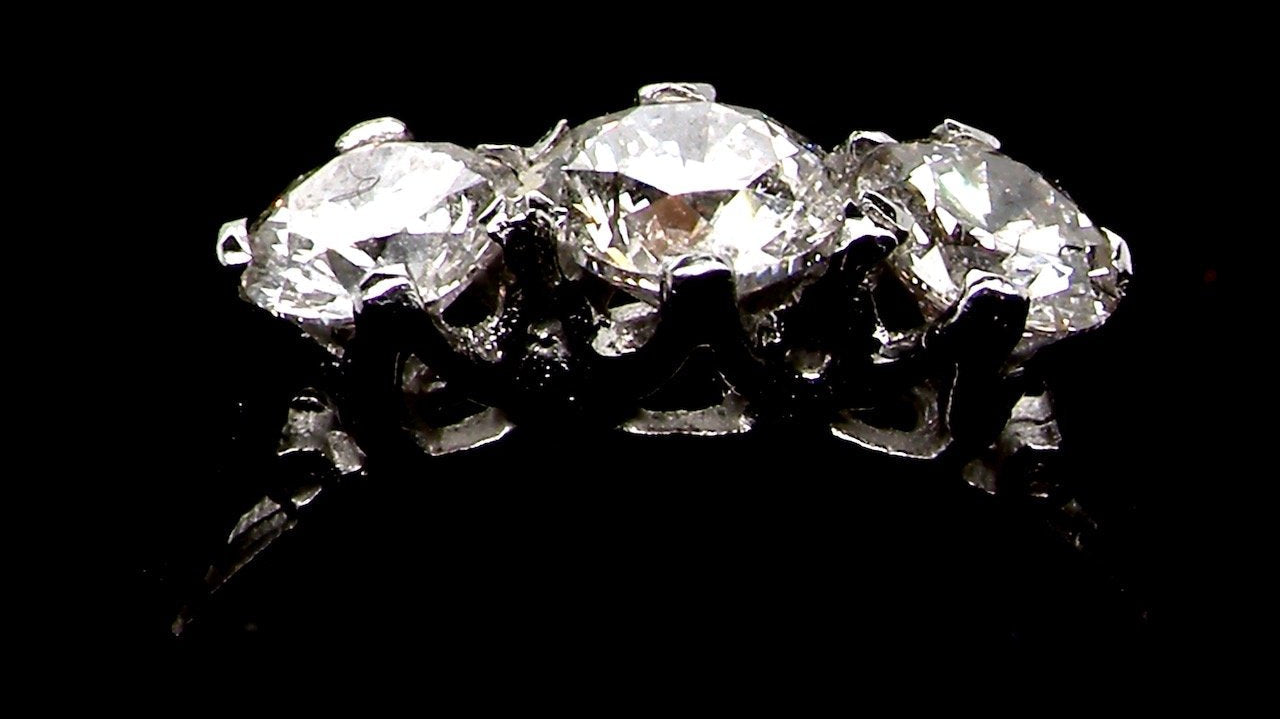 10 Reasons To Choose An Antique Engagement Ring