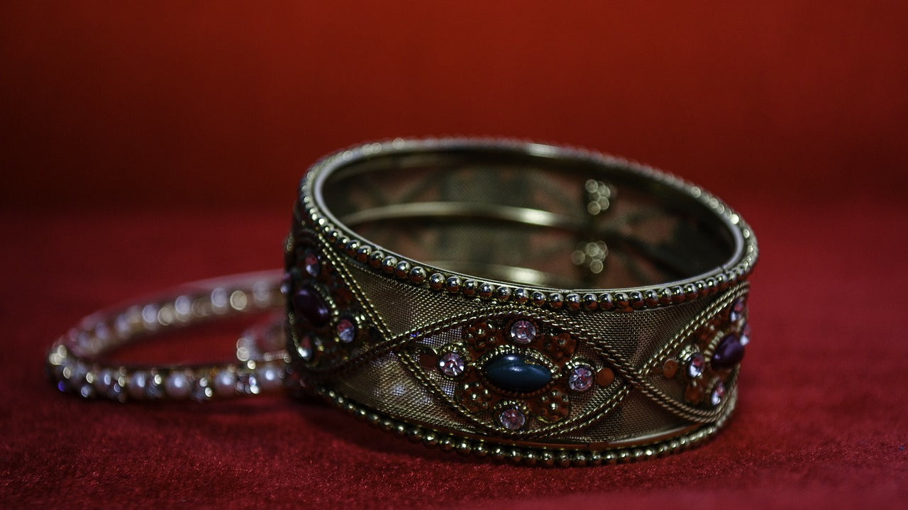 10 Interesting Facts About Antique Jewellery