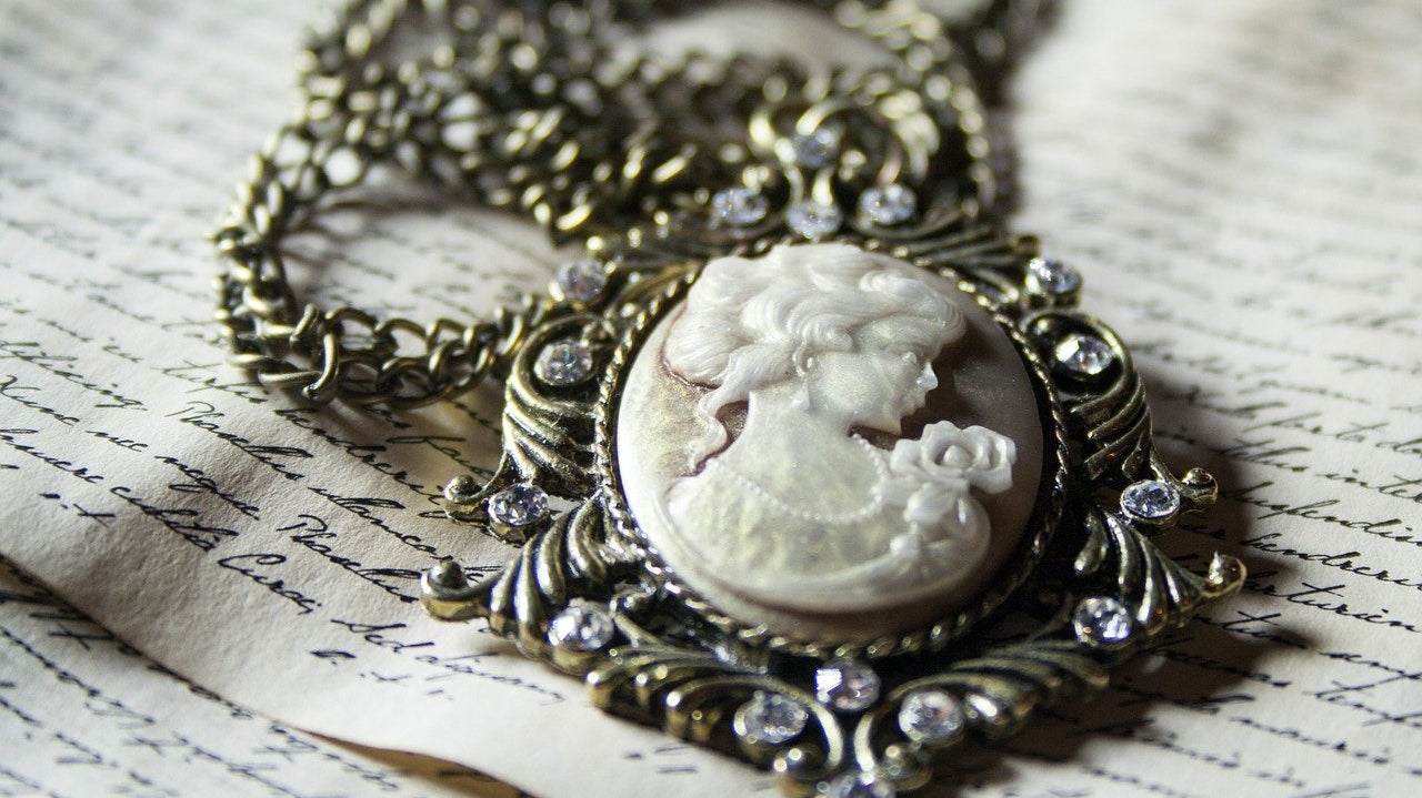 Which is Best Modern Or Antique Jewellery?