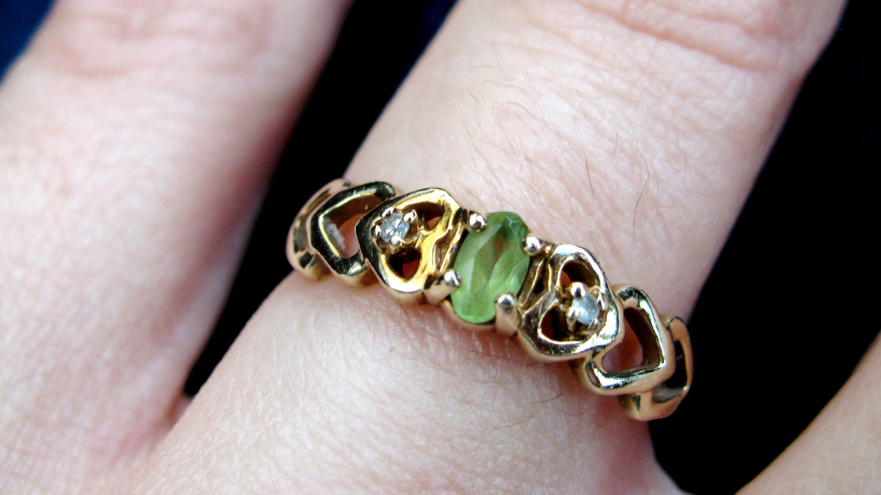A Comprehensive Guide To Peridot Jewellery