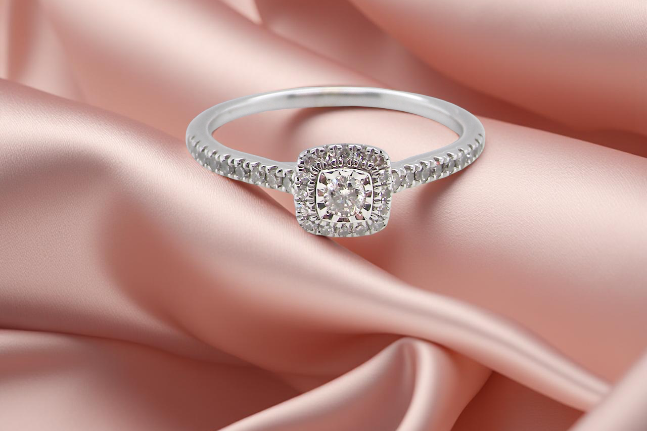 9 carat white gold Diamond halo ring