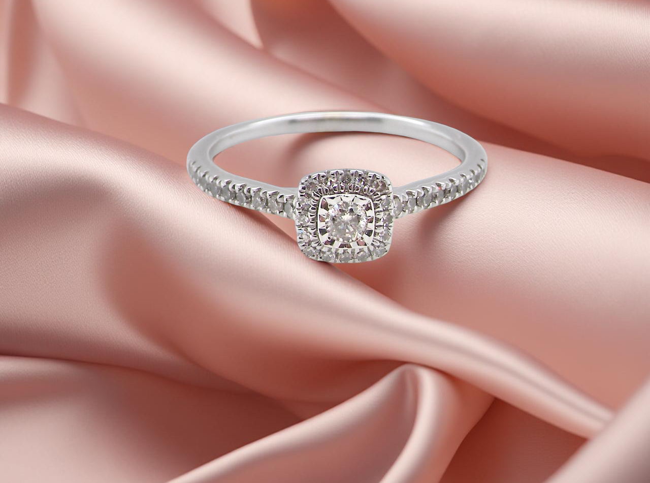 9 carat white gold Diamond halo ring