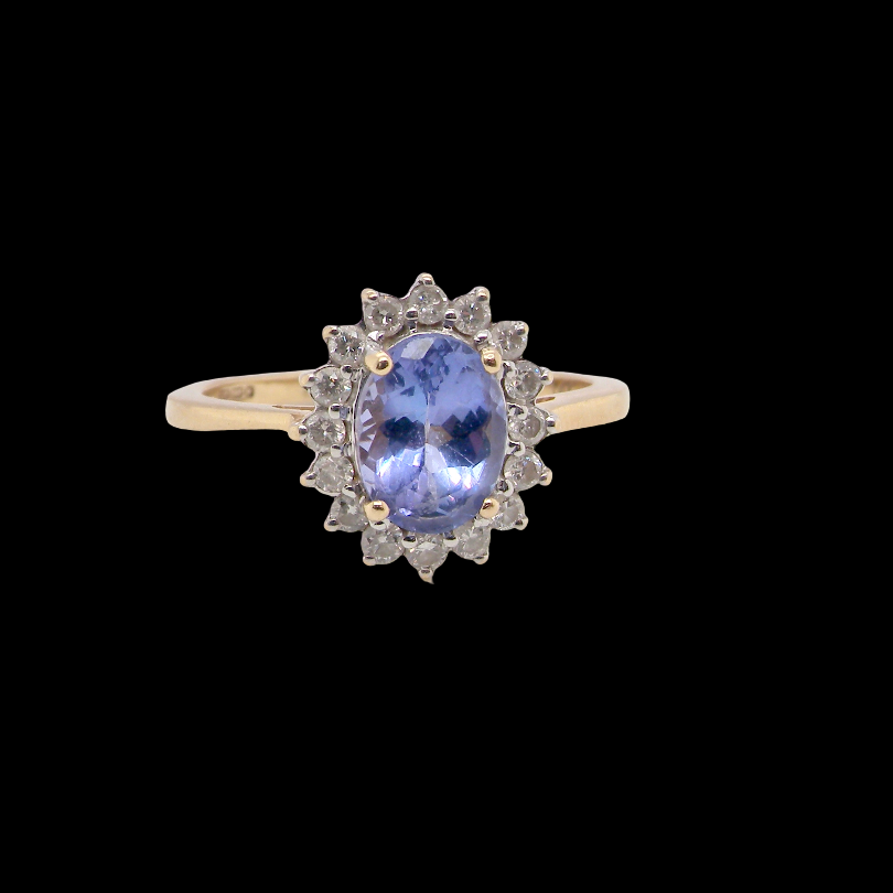A 14 carat gold cluster ring. Features to the centre an oval cut cornflower blue sapphire, 8x6mm (est 1.25 carats),