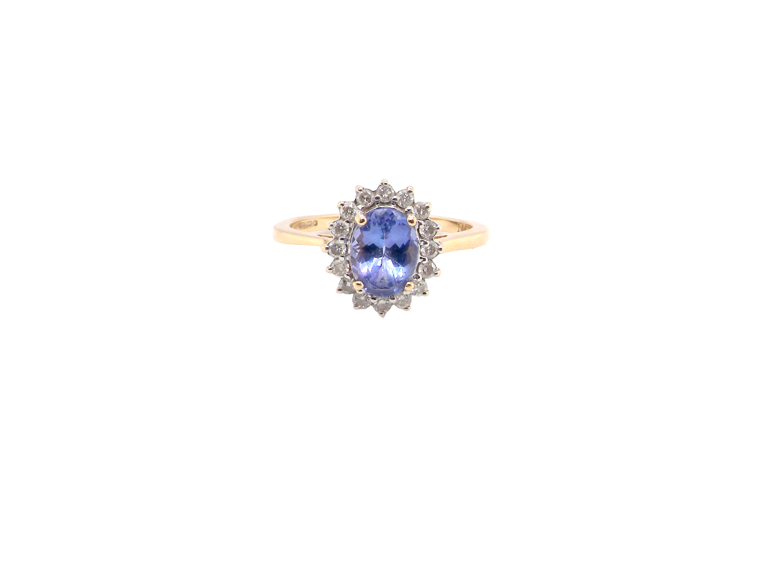 A 14 carat gold cluster ring. Features to the centre an oval cut cornflower blue sapphire, 8x6mm (est 1.25 carats), four claw setting.