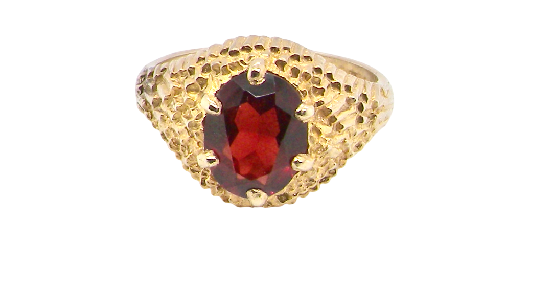 A 1970s dress ring set with an oval garnet stone. This measures 10x8mm