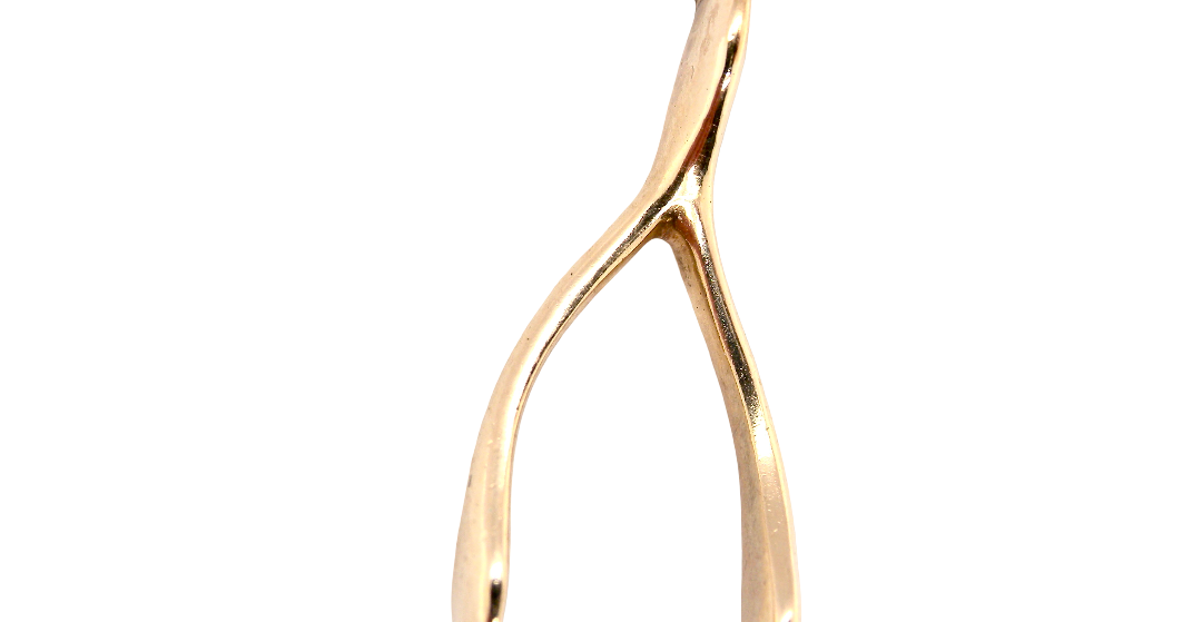A 9 carat gold pendant (or charm) in the shape of a wishbone.
, weight 3.1 grams. 