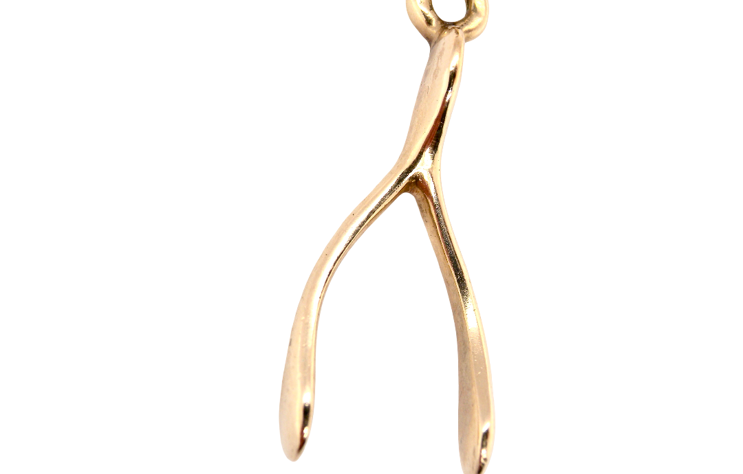 A 9 carat gold pendant (or charm) in the shape of a wishbone.
, weight 3.1 grams. 