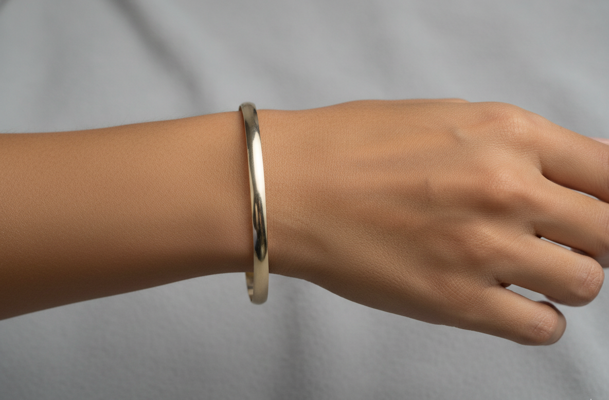 A 9 carat* gold plain bangle