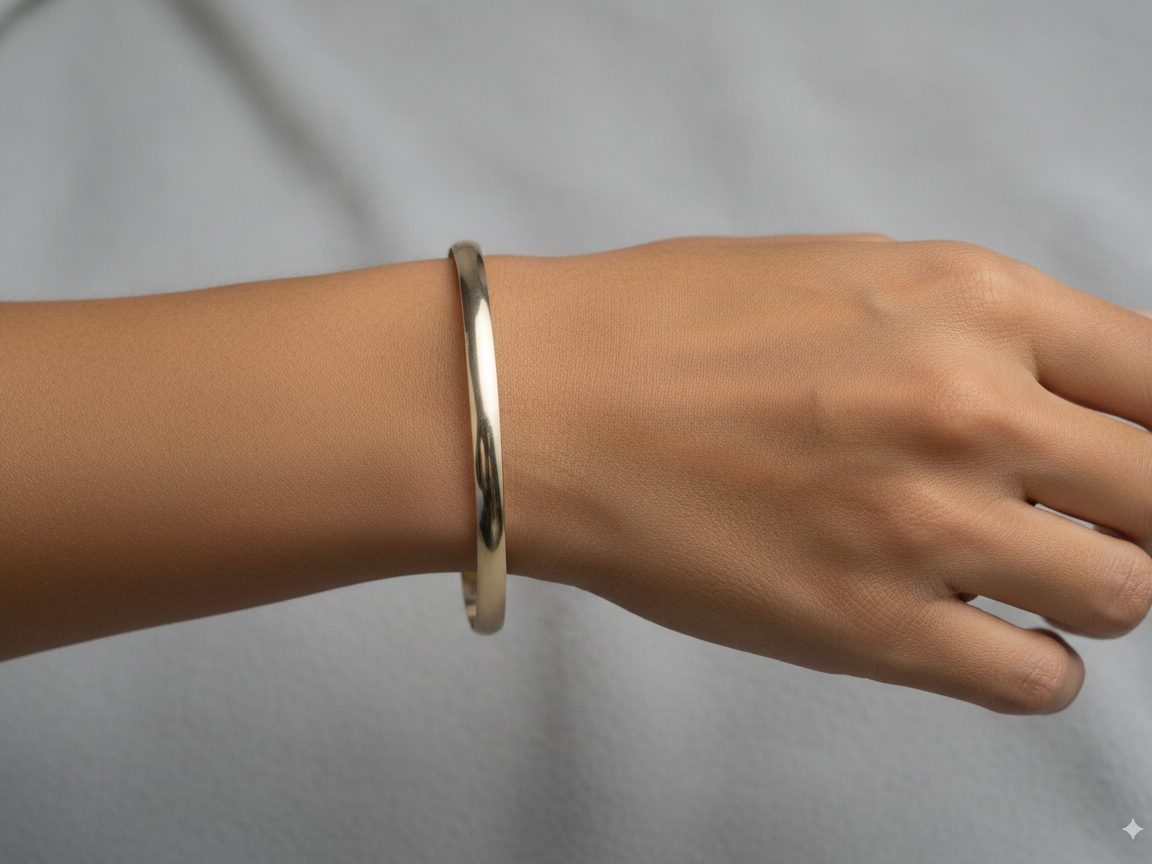 A 9 carat* gold plain bangle