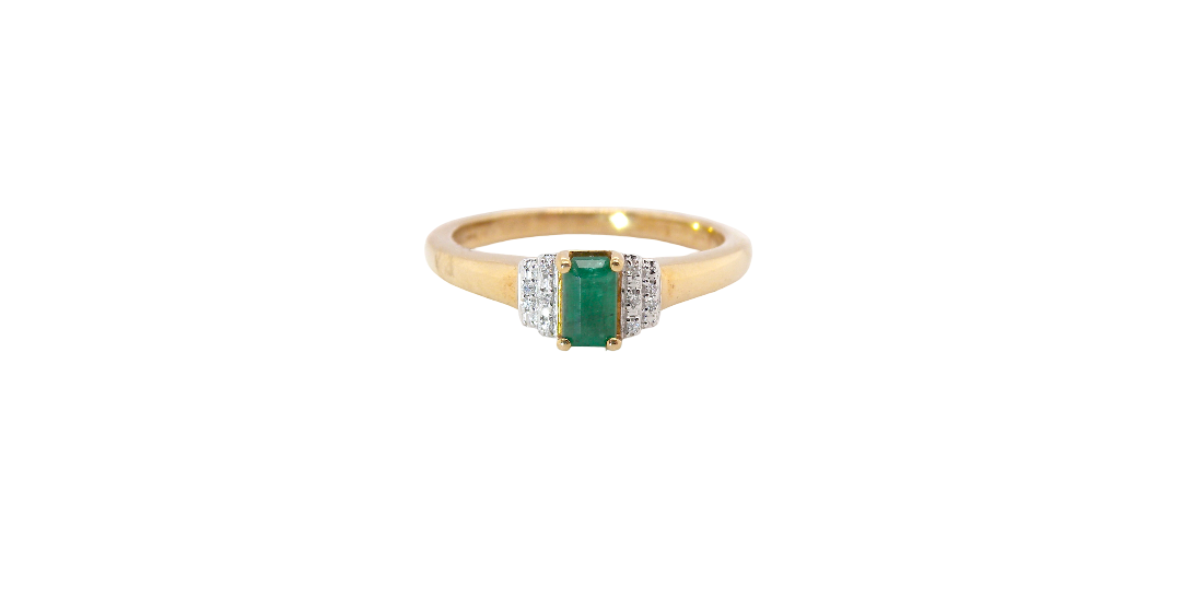 A 9 carat gold ring that features a rectangular cut emerald, 5x3mm (est 0.30 carats)