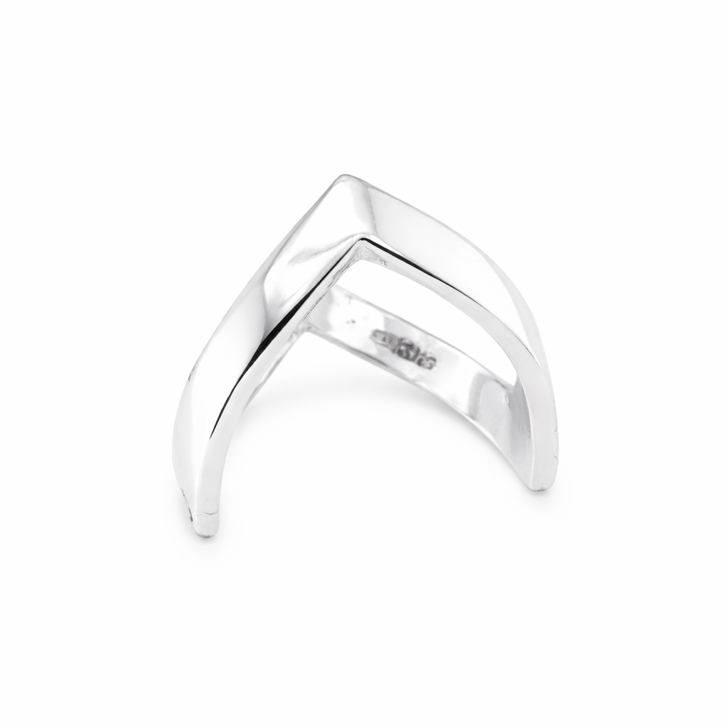 A 9 carat white gold double wishbone ring.