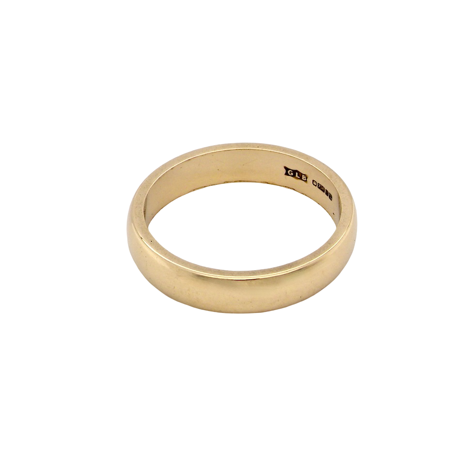 A D shape 18 carat gold wedding ring