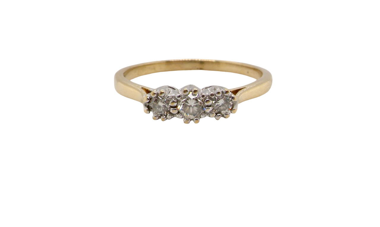 A Diamond Trilogy ring