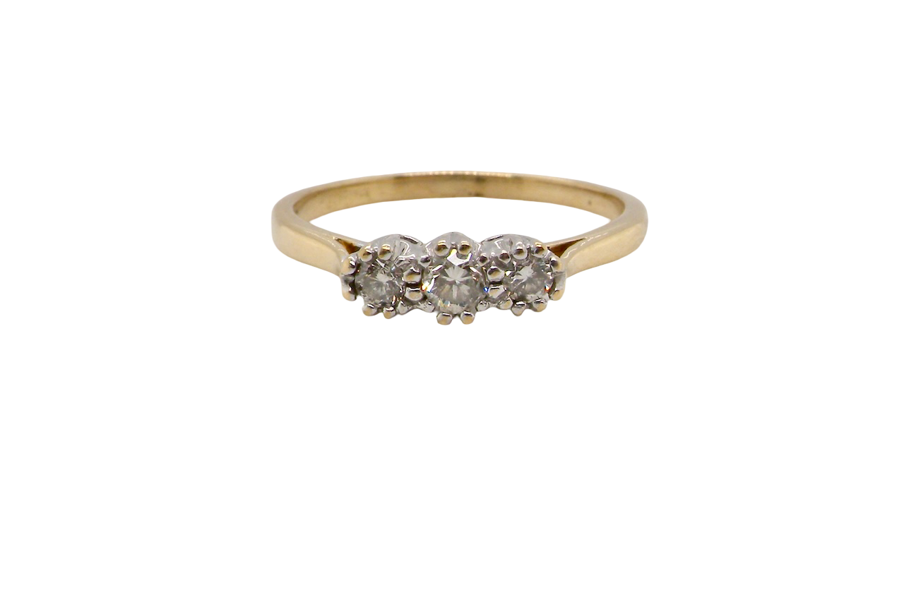 A Diamond Trilogy ring