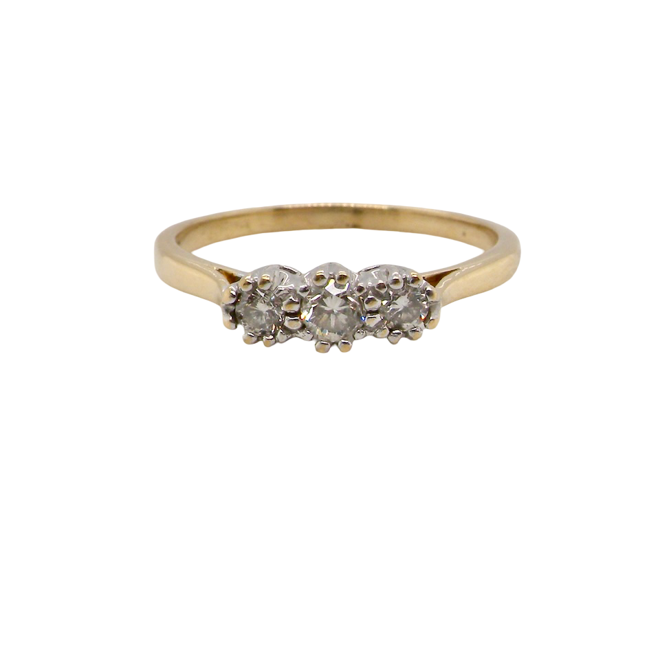 A Diamond Trilogy ring