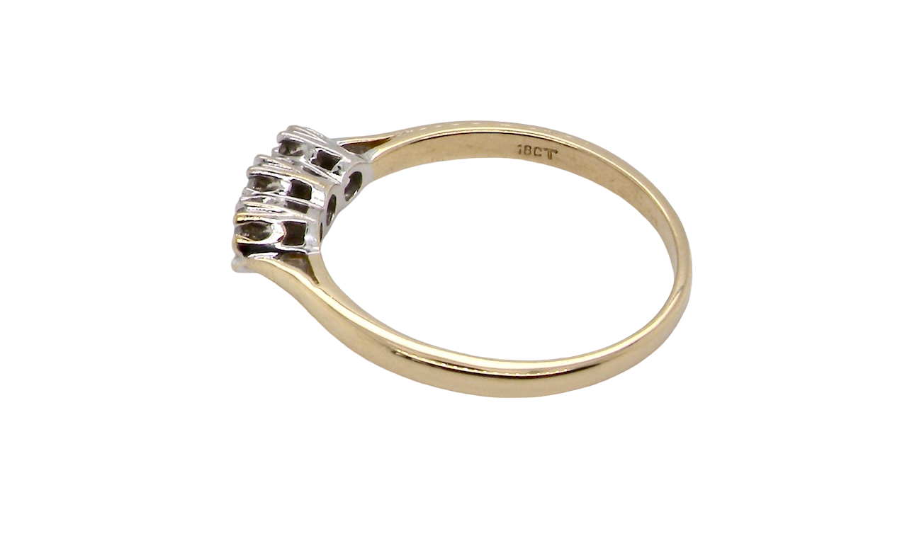 A Diamond Trilogy ring