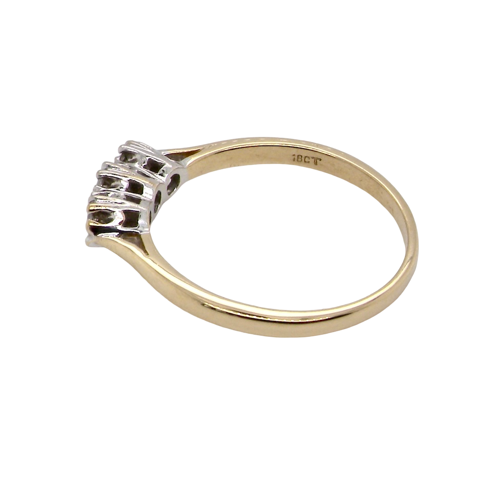 A Diamond Trilogy ring