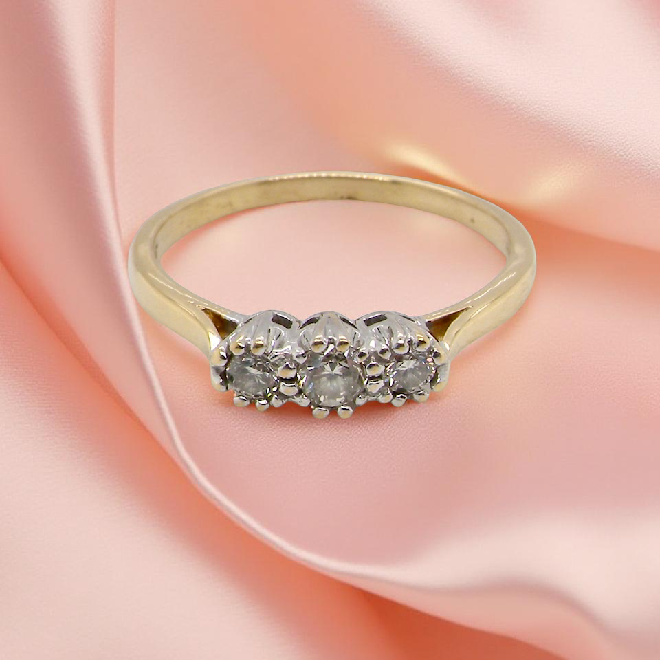 A Diamond Trilogy ring
