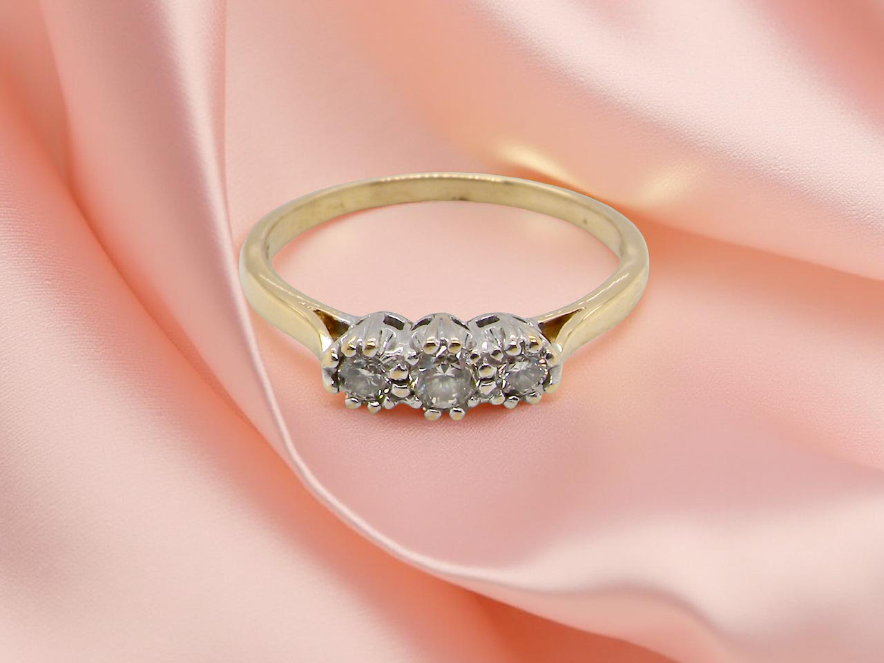 A Diamond Trilogy ring