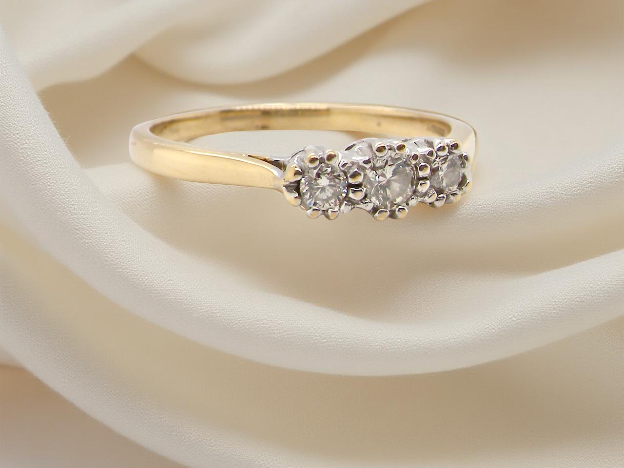 A Diamond Trilogy ring