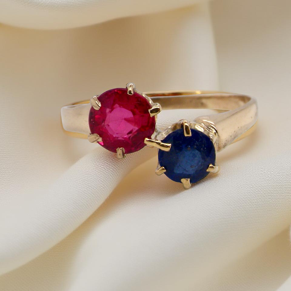 A Moi-et-Toi two stone sapphire ruby ring