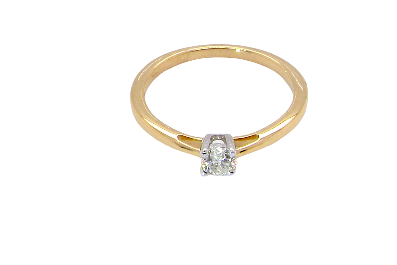 A NEW Diamond Solitaire ring