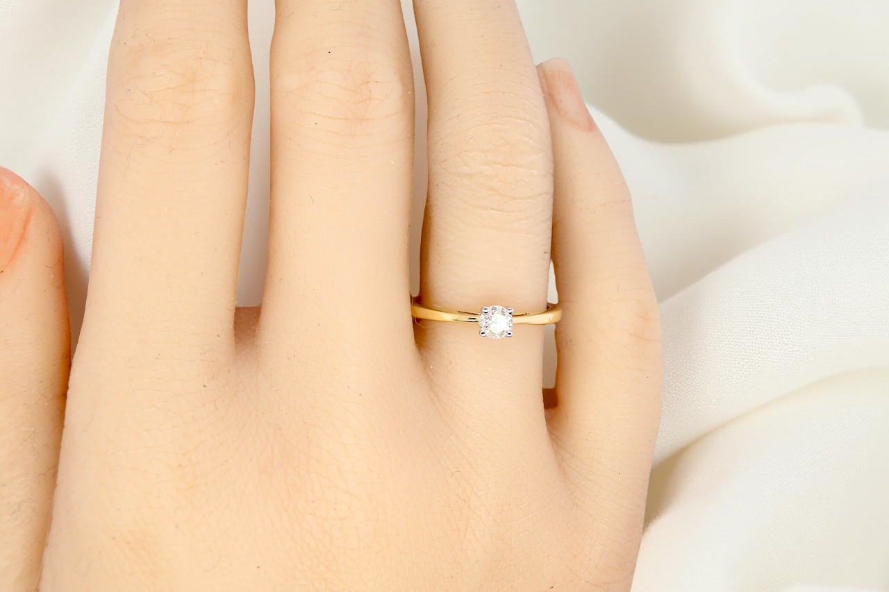 A NEW Diamond Solitaire ring