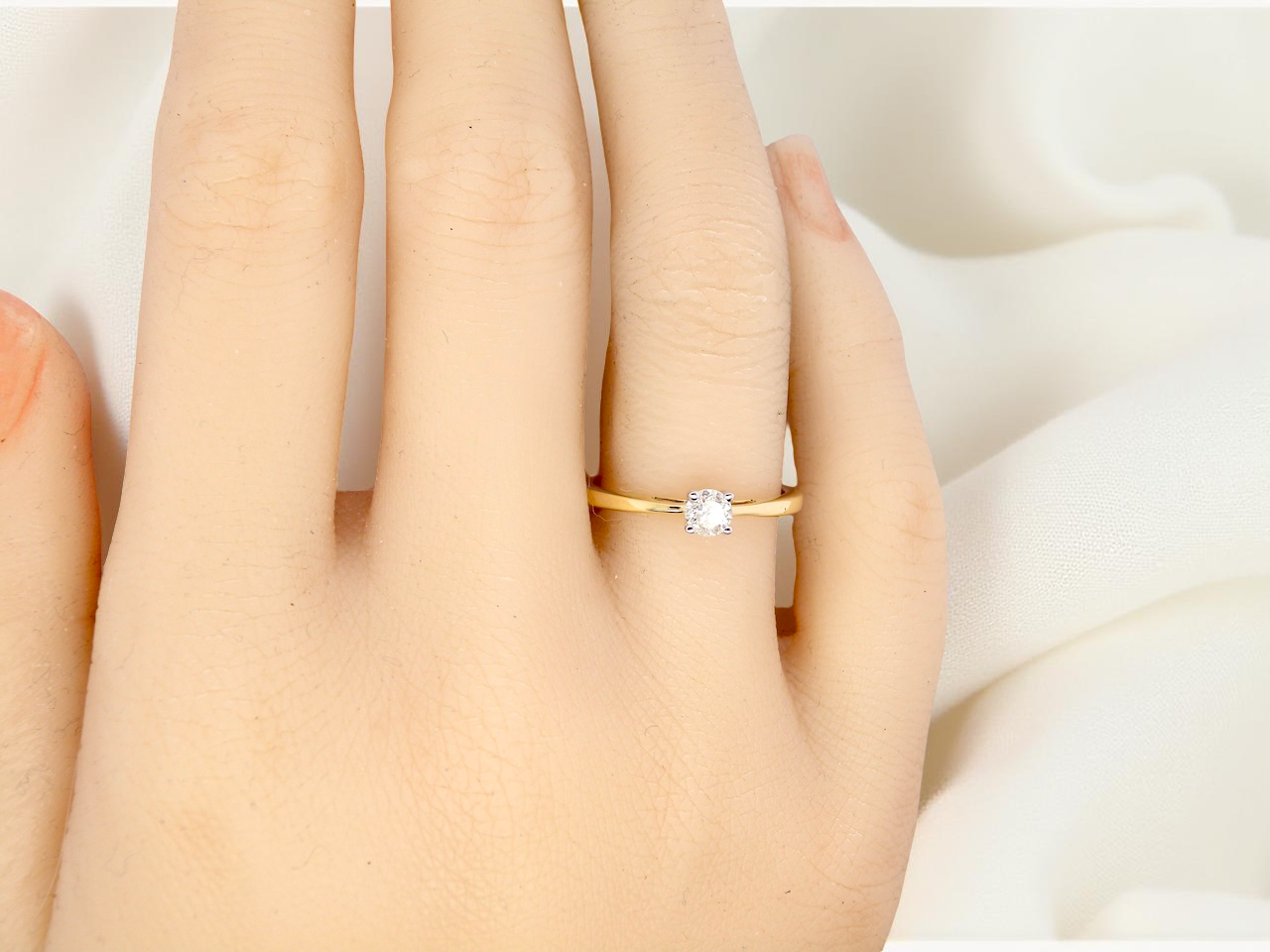 A NEW Diamond Solitaire ring
