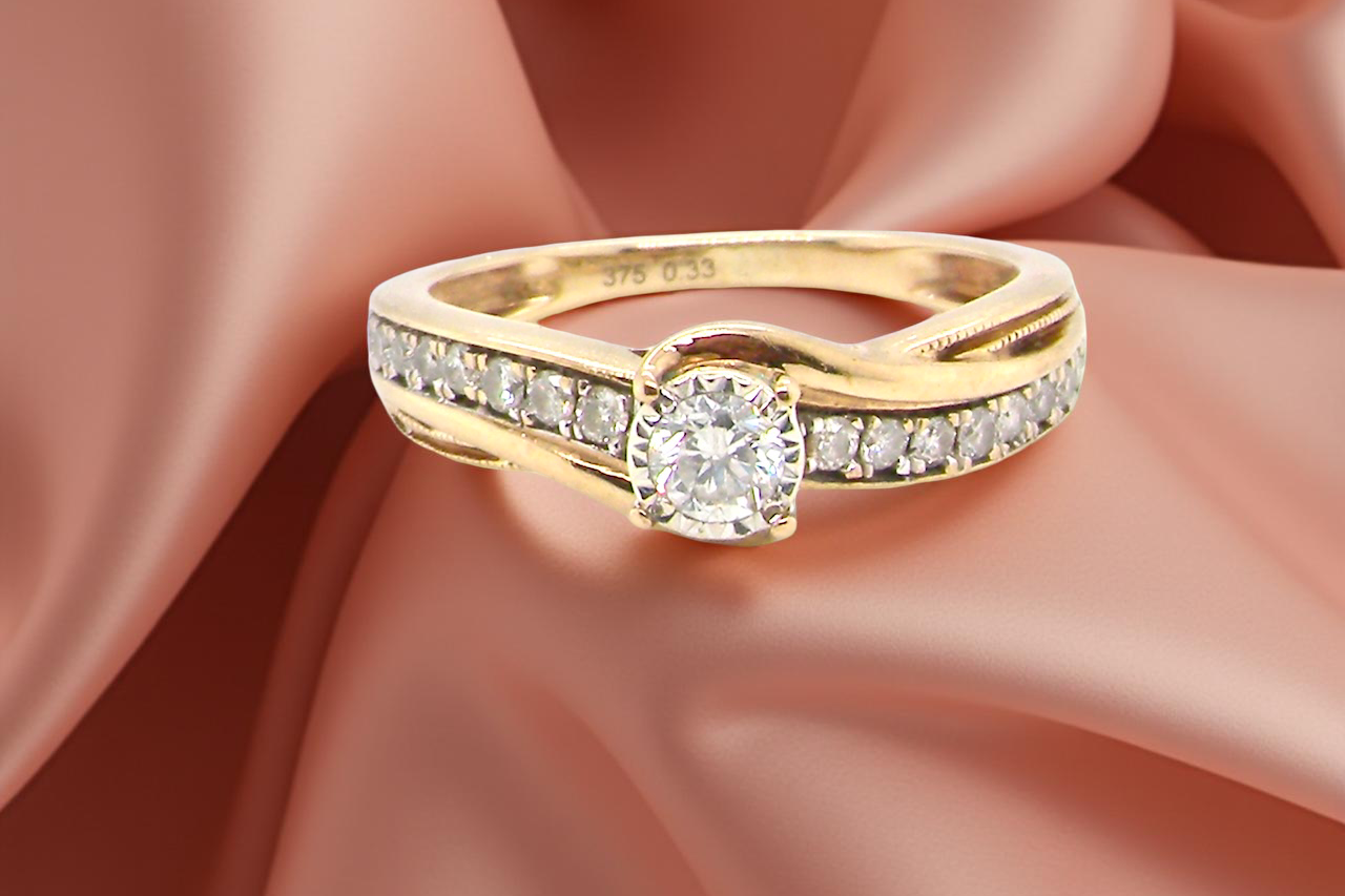 A Solitaire Diamond ring 2