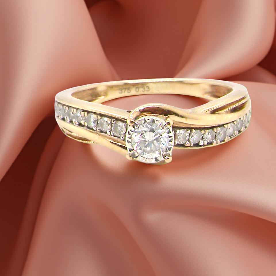 A Solitaire Diamond ring 2