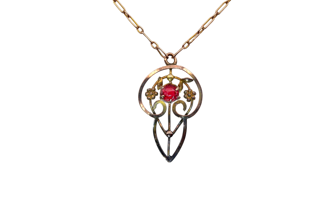 A Victorian Garnet pendant A
