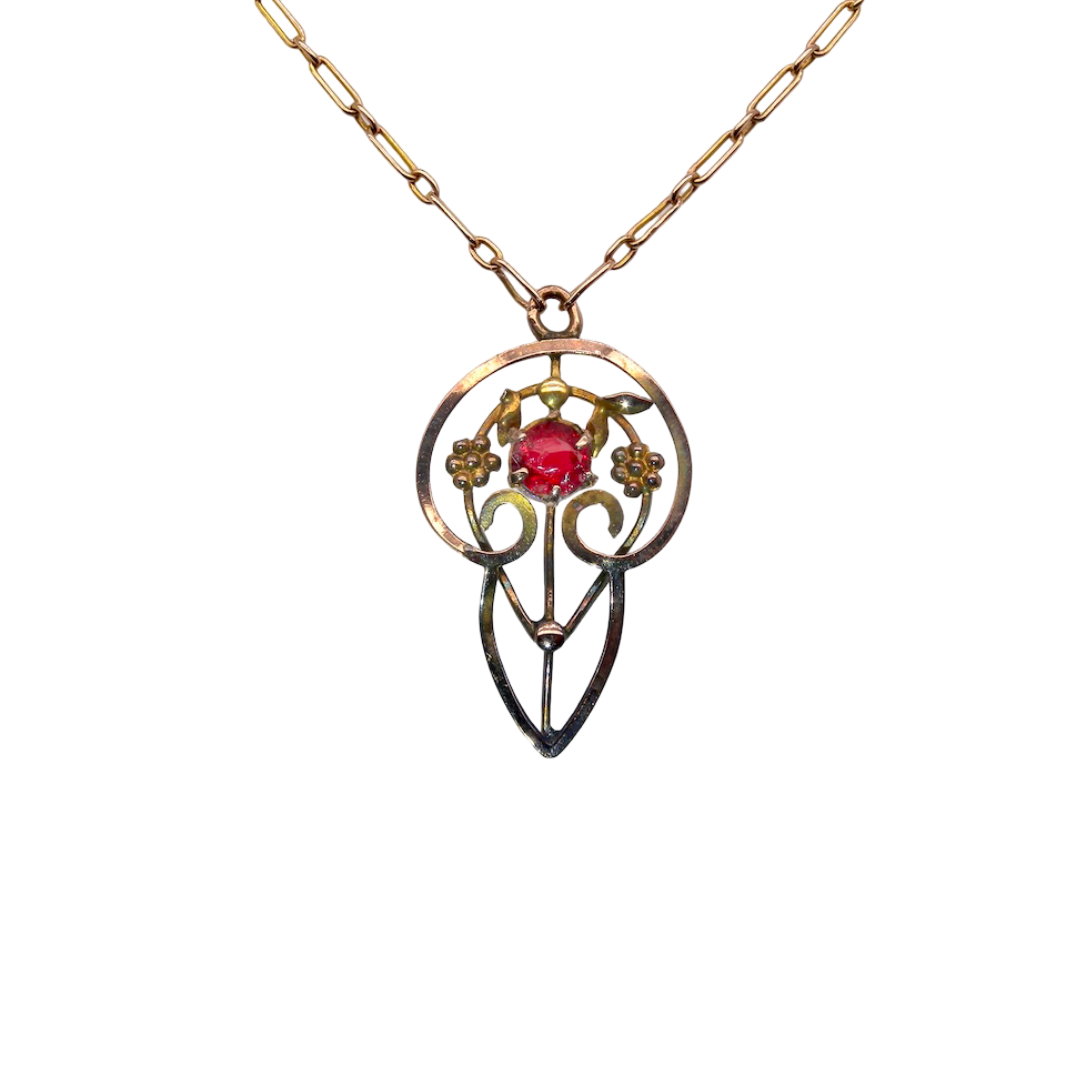 A Victorian Garnet pendant A