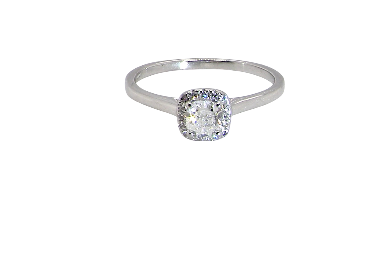 A beautiful Diamond Cluster Ring