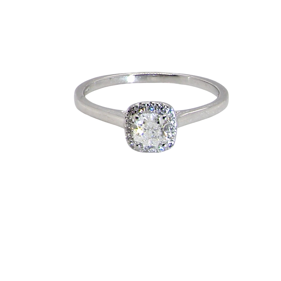 A beautiful Diamond Cluster Ring