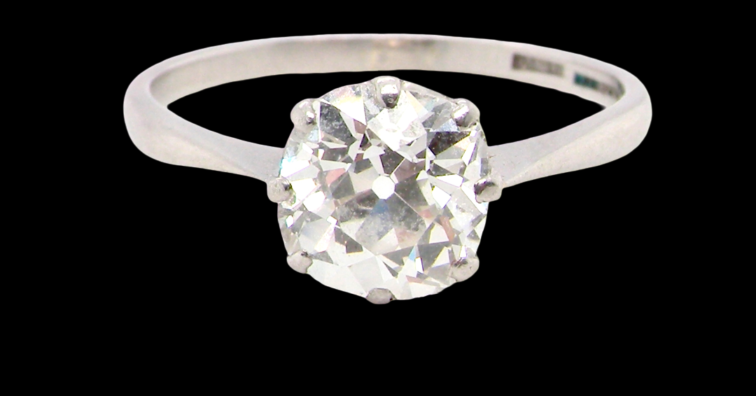 A beautiful and timeless vintage solitaire dating from the 1930s, crafted in platinum and set with a diamond.