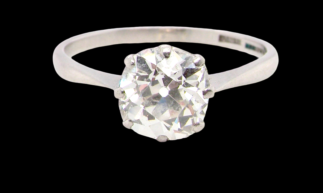 A beautiful and timeless vintage solitaire dating from the 1930s, crafted in platinum and set with a diamond.