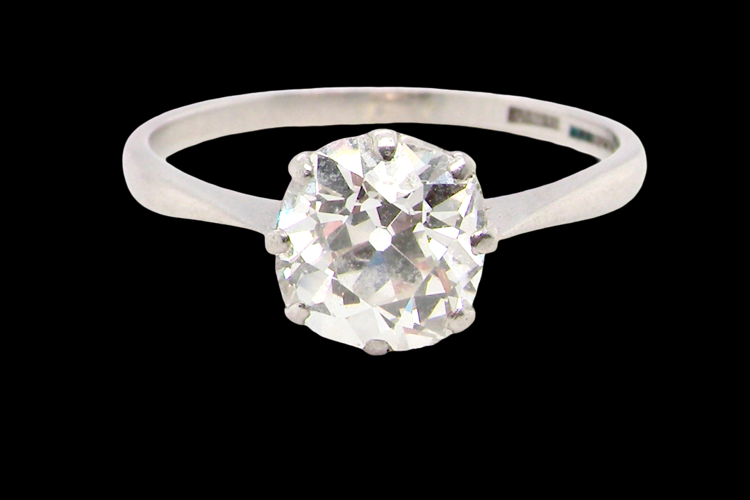 A beautiful and timeless vintage solitaire dating from the 1930s, crafted in platinum and set with a diamond.