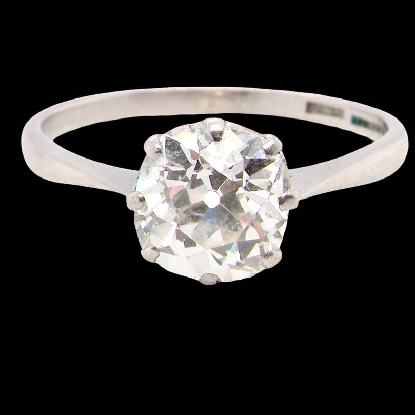 A beautiful and timeless vintage solitaire dating from the 1930s, crafted in platinum and set with a diamond.
