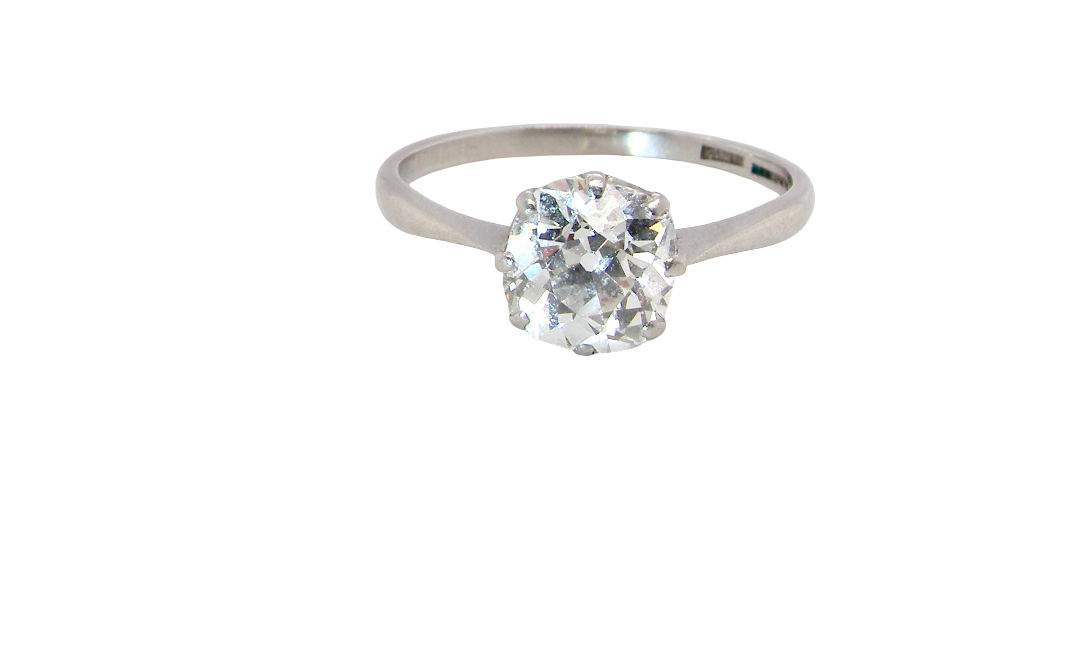 A beautiful and timeless vintage solitaire dating from the 1930s, crafted in platinum and set with a stunning old brilliant-cut diamond.