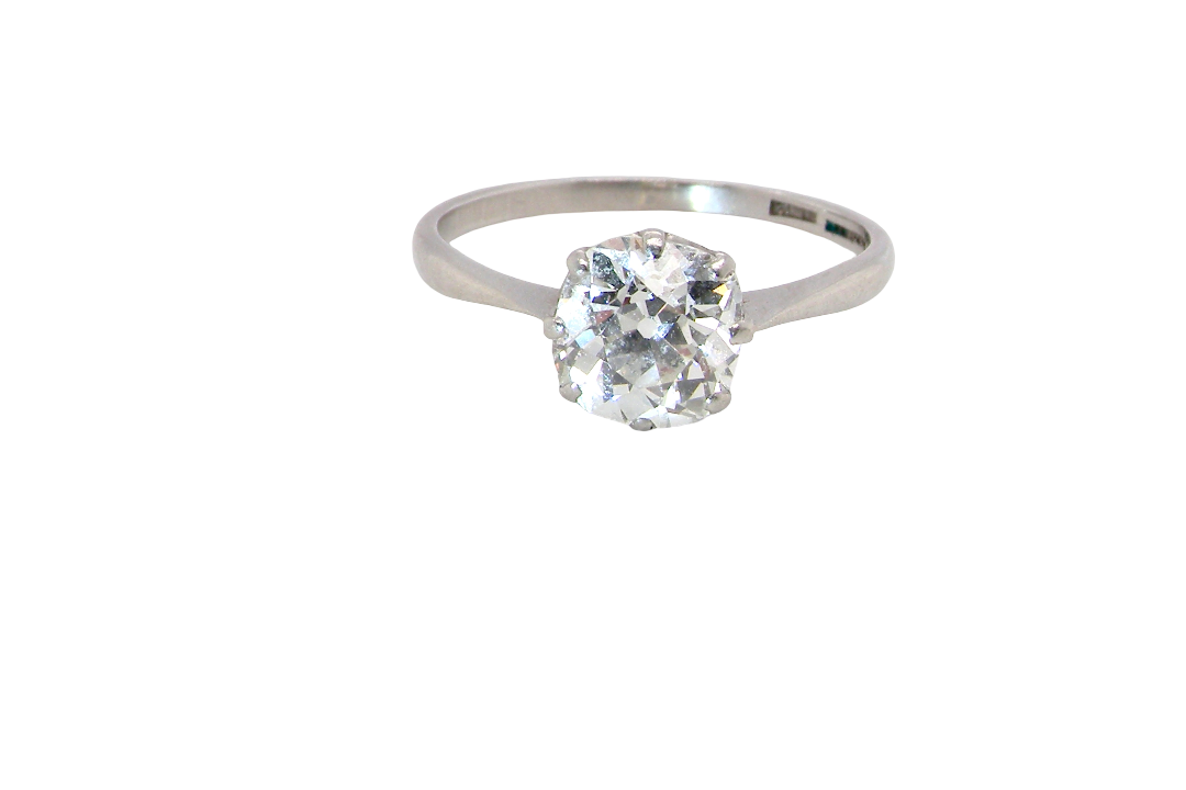 A beautiful and timeless vintage solitaire dating from the 1930s, crafted in platinum and set with a stunning old brilliant-cut diamond.