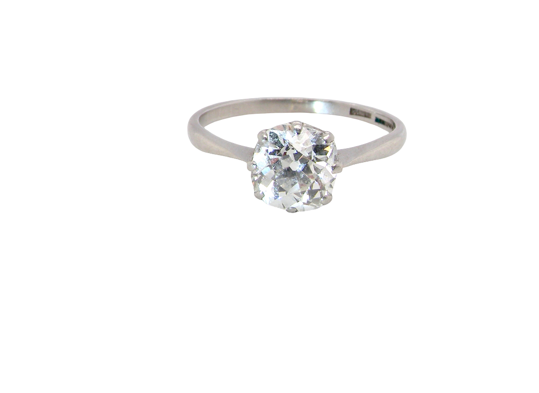 A beautiful and timeless vintage solitaire dating from the 1930s, crafted in platinum and set with a stunning old brilliant-cut diamond.
