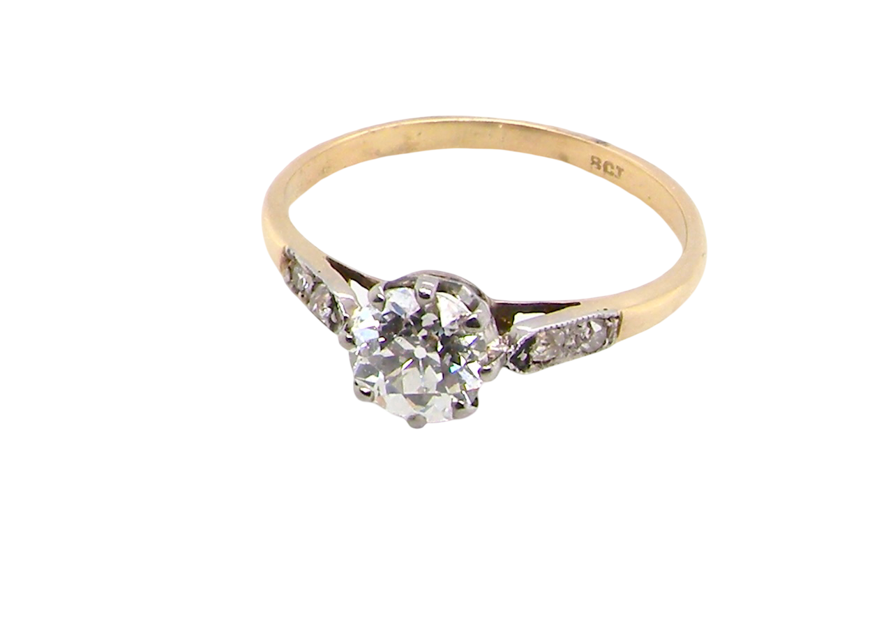 A beautifully elegant vintage solitaire ring dating to the 1930s, showcasing a classic old brilliant-cut white diamond.
The centre diamond measures approximately 6.2mm