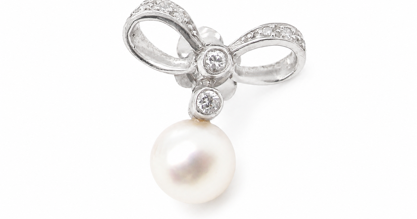A bow design that has small diamonds to each side and the centre of the bow