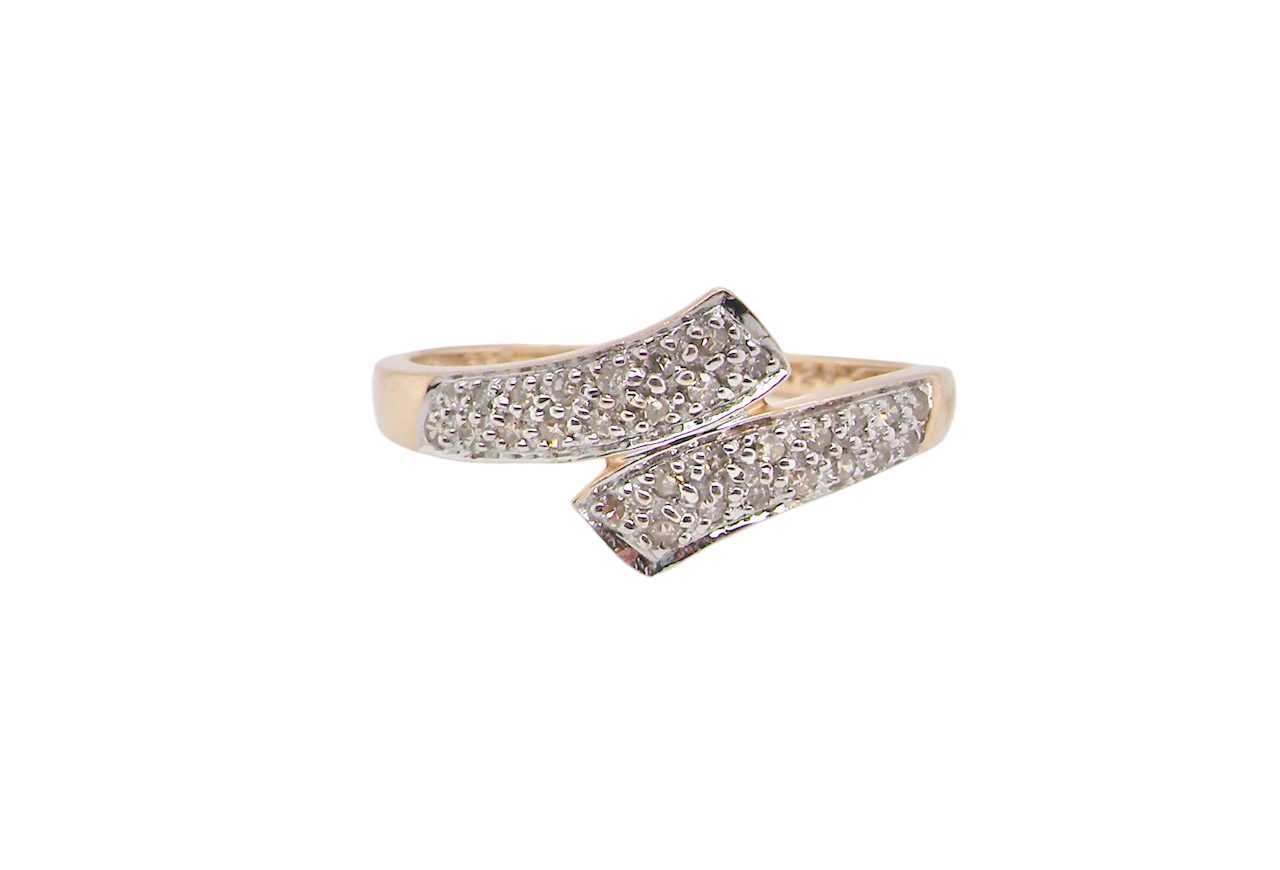 A cross over Diamond band ring