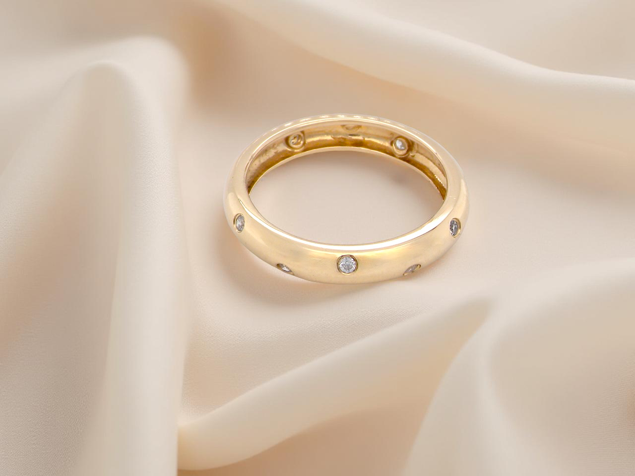 A cubic zirconia wedding ring