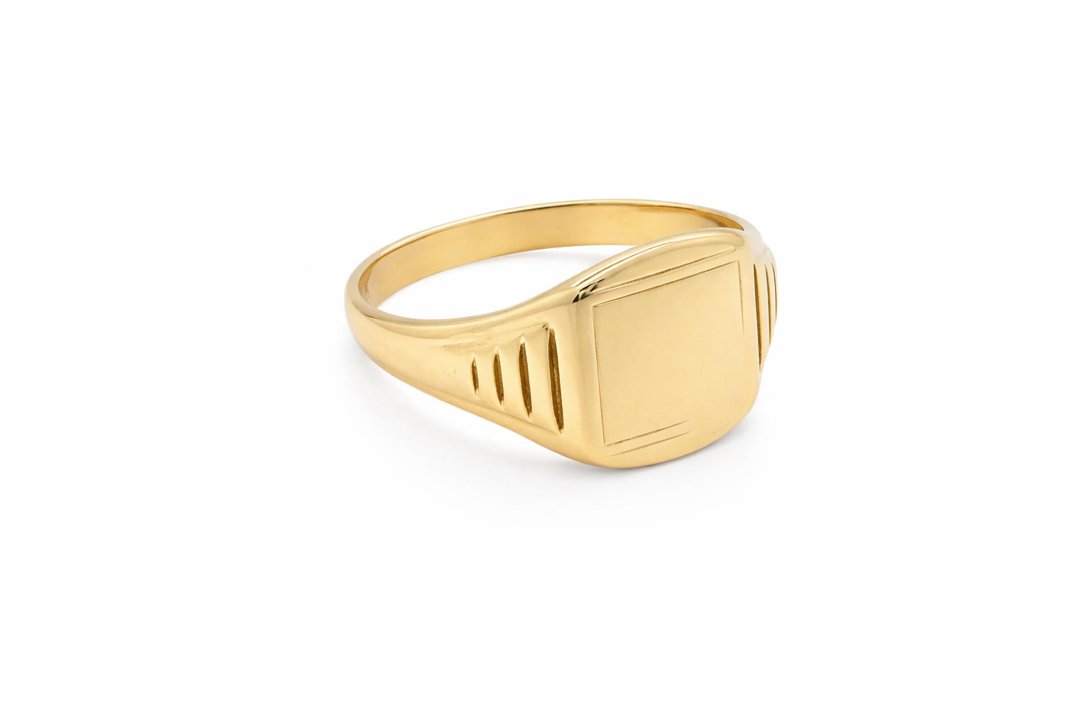 A cushion shaped signet ring. Plain head 14x11mm, could be engraved.