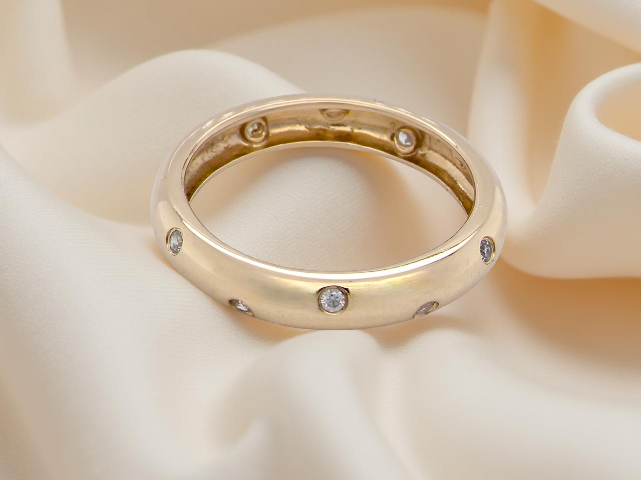 A cubic zirconia wedding ring