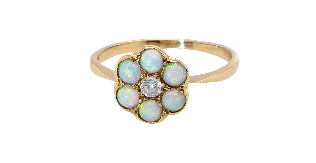 A daisy cluster dress ring. Set with a small diamond centre stone, diameter 3mm