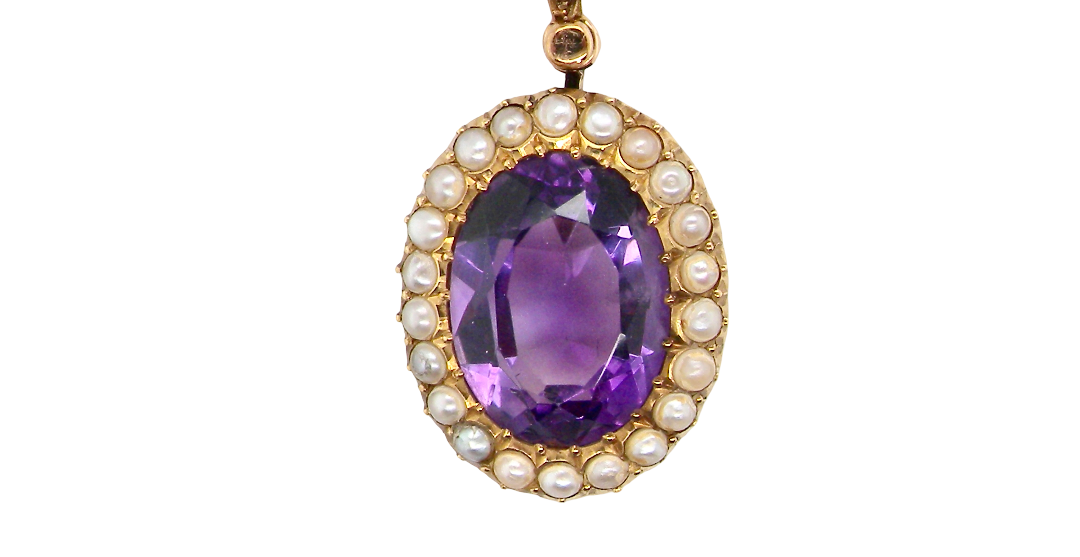 A fine 15 carat gold* pendant. features a large amethyst centre stone